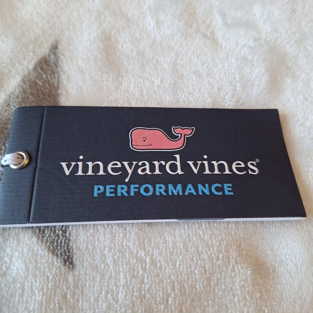 Vineyard Vines Performance Shirt Mens Small Sharks Tee Graphic Adult Baseball - Picture 8 of 11